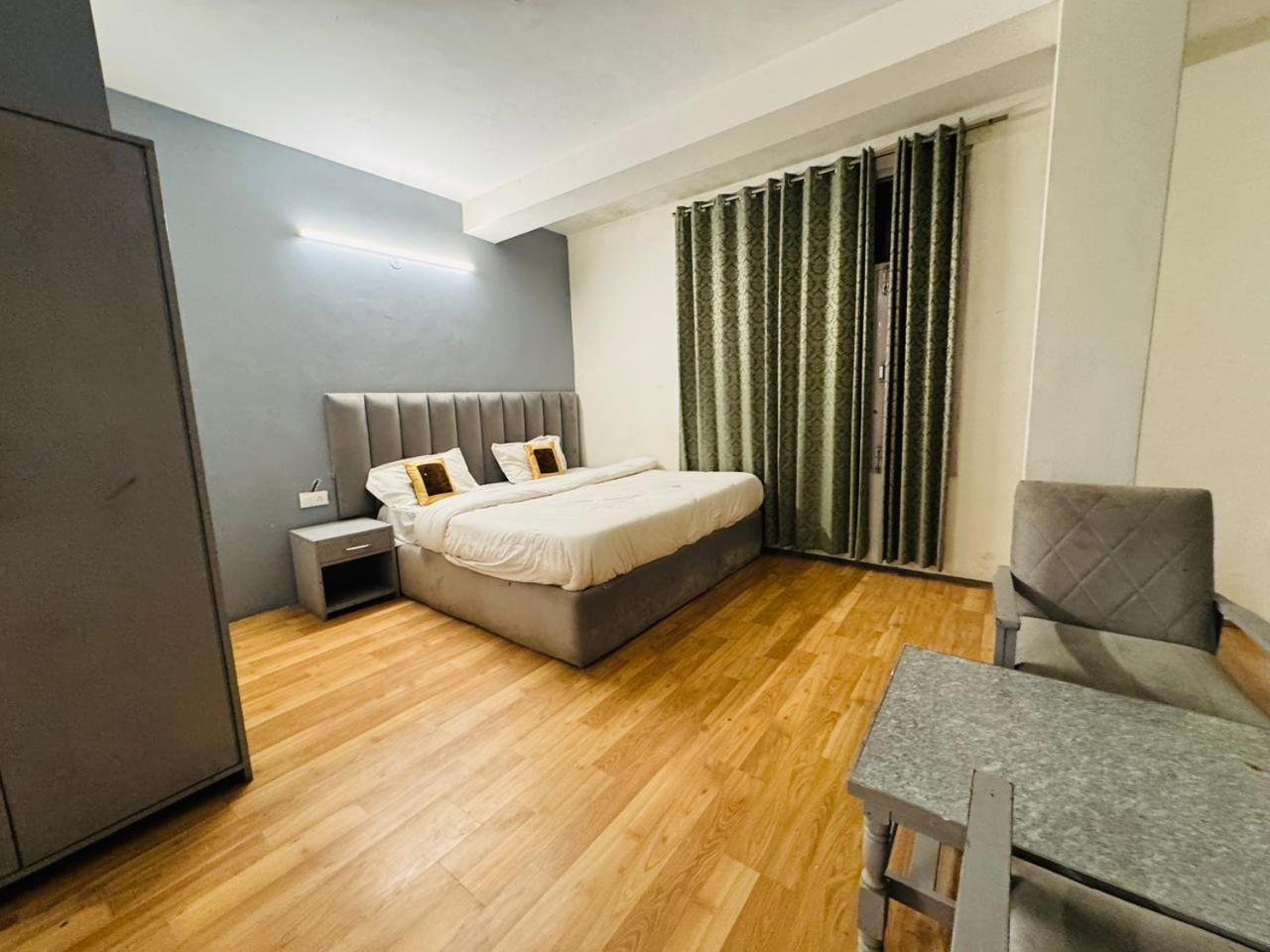 Hotel New # Link Way # Near Zing Bus Stand Маналі Екстер'єр фото
